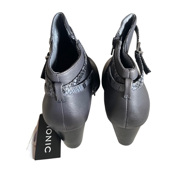 Vionic ankle boots gray with snake print buckle - Picture 4 of 6